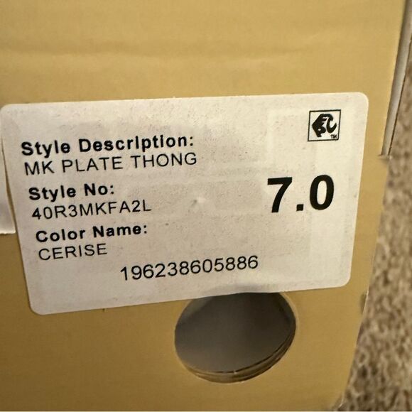 MICHAEL Michael Kors MK Plate Leather Thong Sandal In Magenta Size 7 NWB - Picture 9 of 9